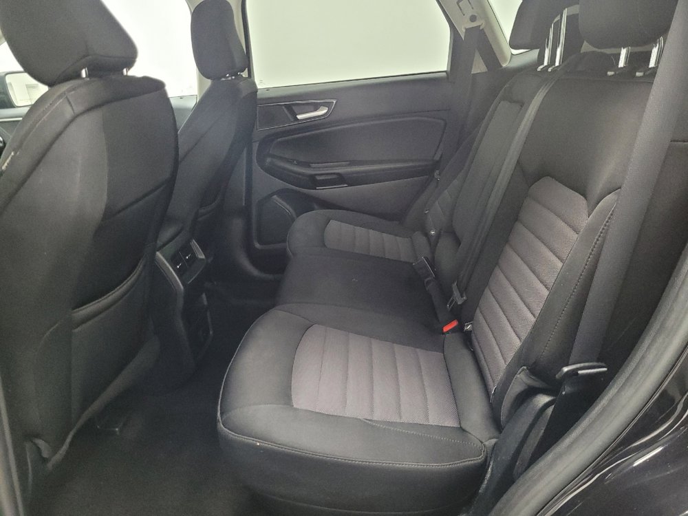 Used 2020 Ford Edge SE image 18