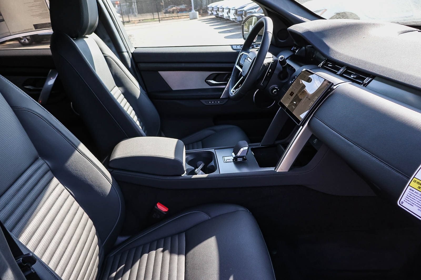 New 2026 Land Rover Discovery Sport Landmark AWD/4WD image 17