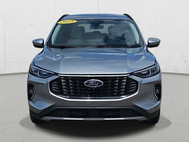 Used 2023 Ford Escape Platinum image 2