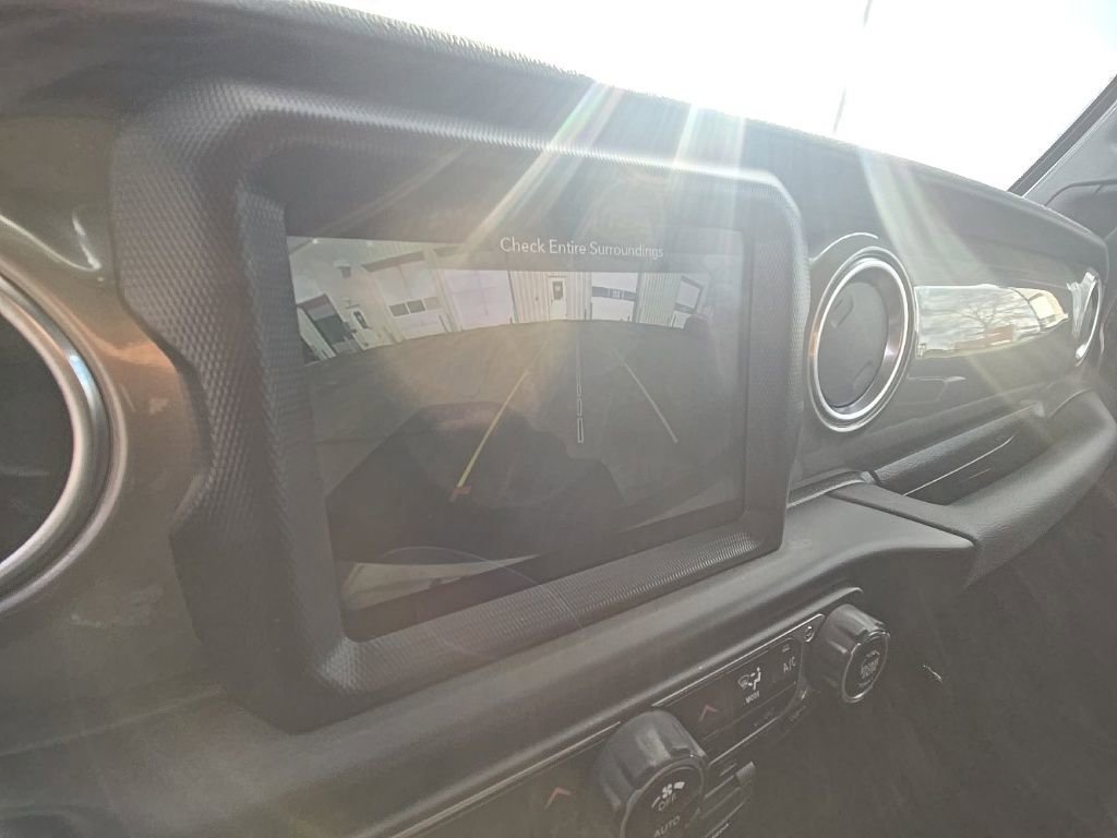 Used 2022 Jeep Wrangler Unlimited Sahara w/ Dual Top Group image 19