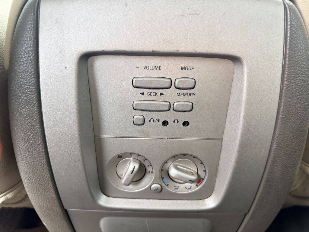 Used 2004 Lincoln Navigator Ultimate AWD/4WD image 8