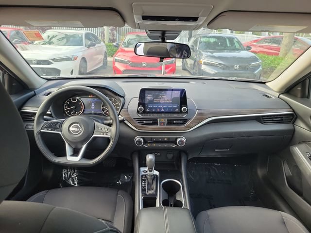 Used 2024 Nissan Altima 2.5 SV FWD image 9