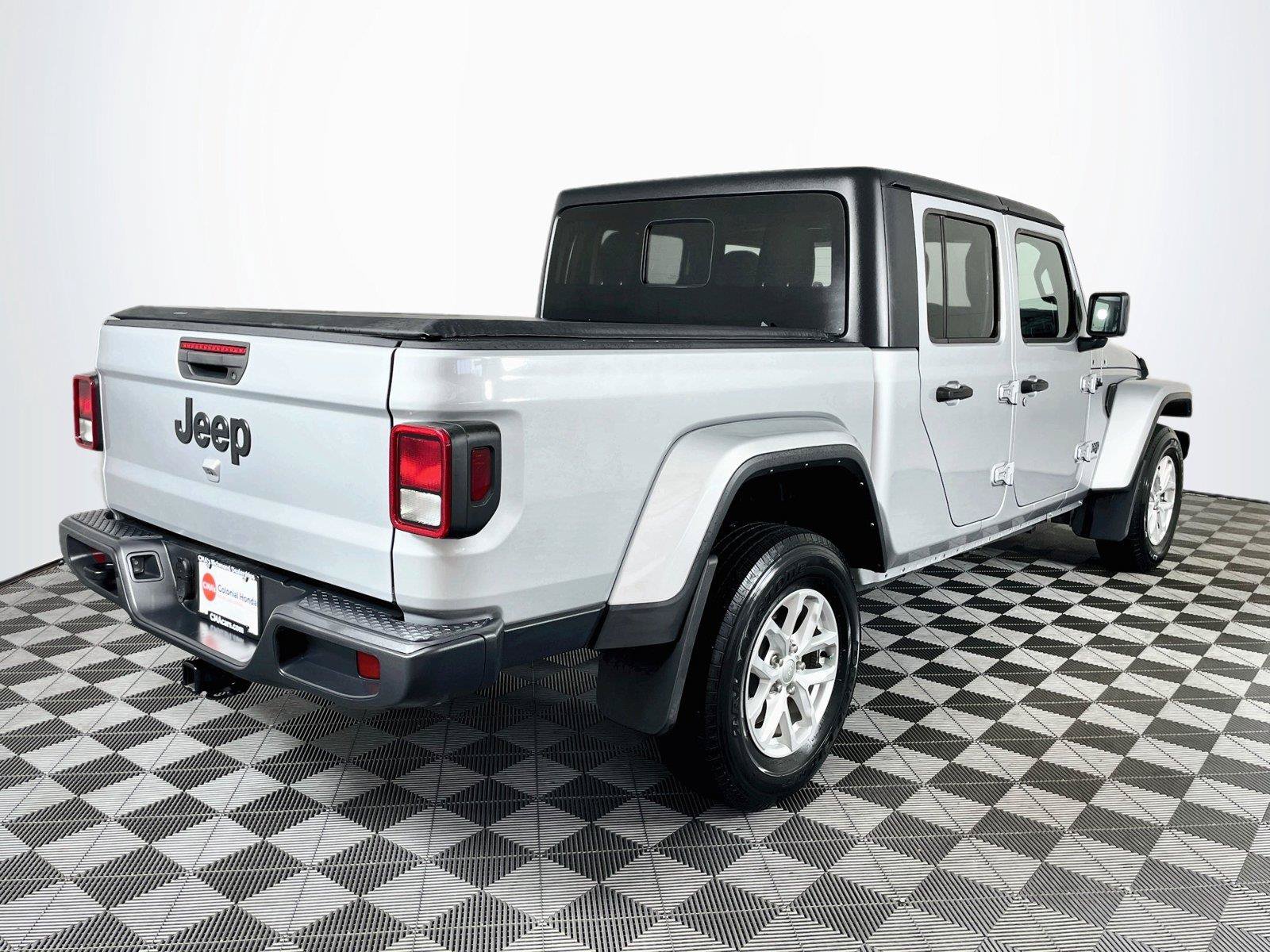 Used 2023 Jeep Gladiator Sport AWD/4WD image 9