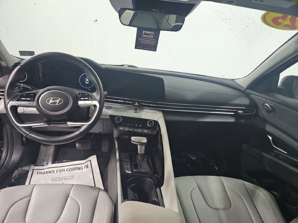Certified 2025 Hyundai Elantra Limited w/ Cargo Package FWD image 14