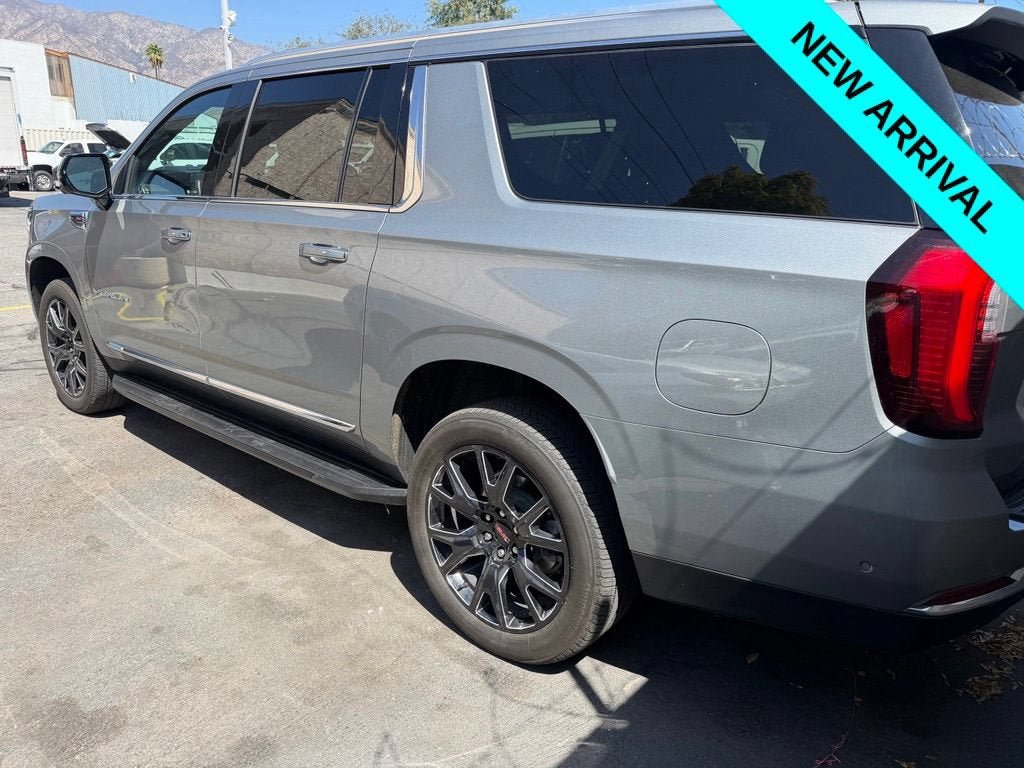 Used 2025 GMC Yukon XL Elevation w/ Technology Package AWD/4WD image 3