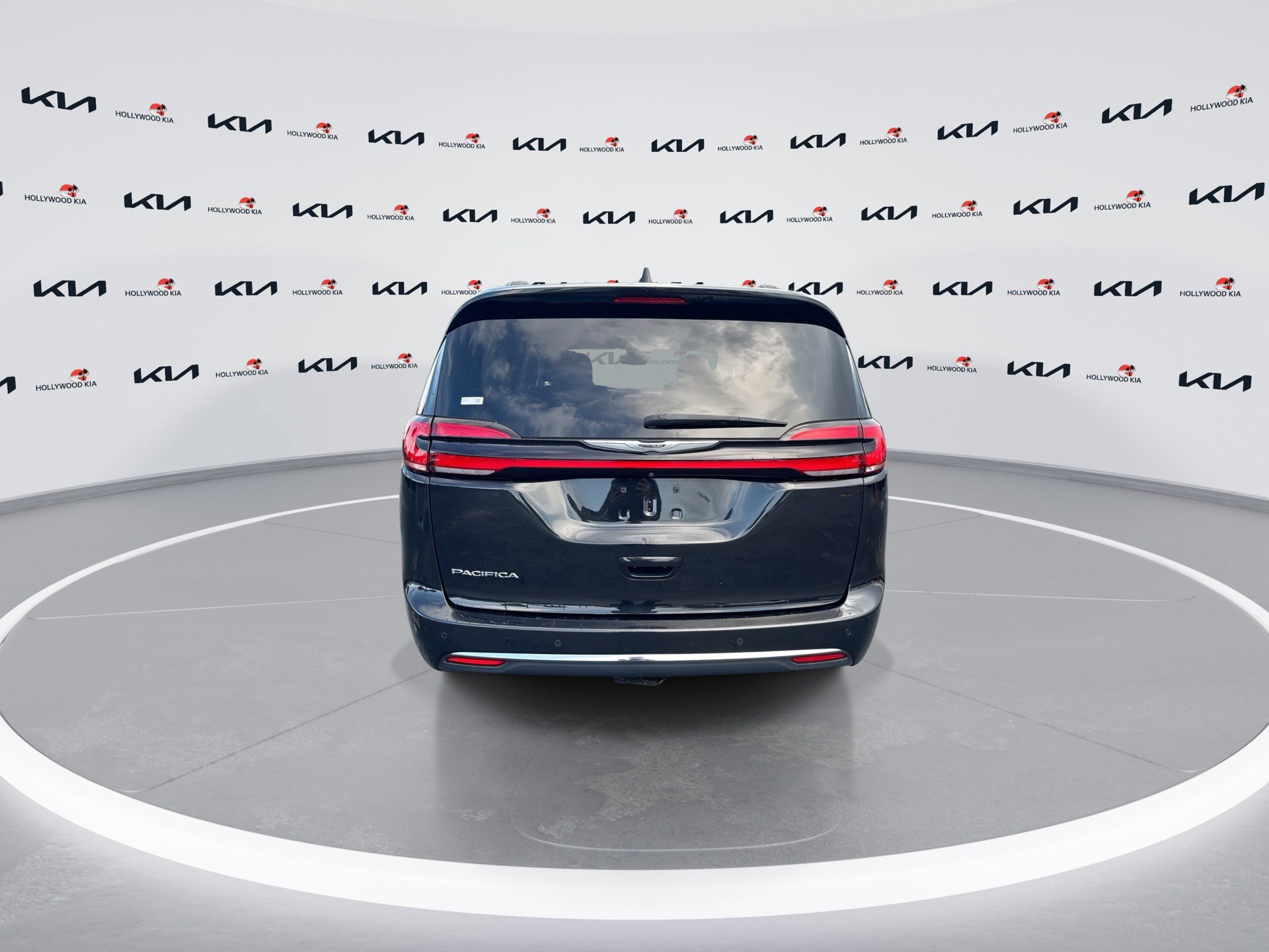 Used 2021 Chrysler Pacifica Touring FWD image 7