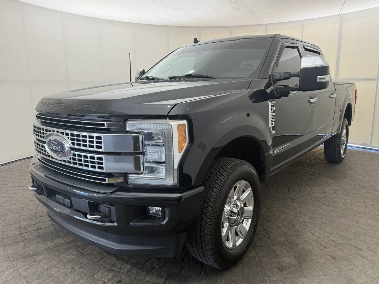Used 2019 Ford F250 Platinum w/ Platinum Ultimate Package AWD/4WD image 3