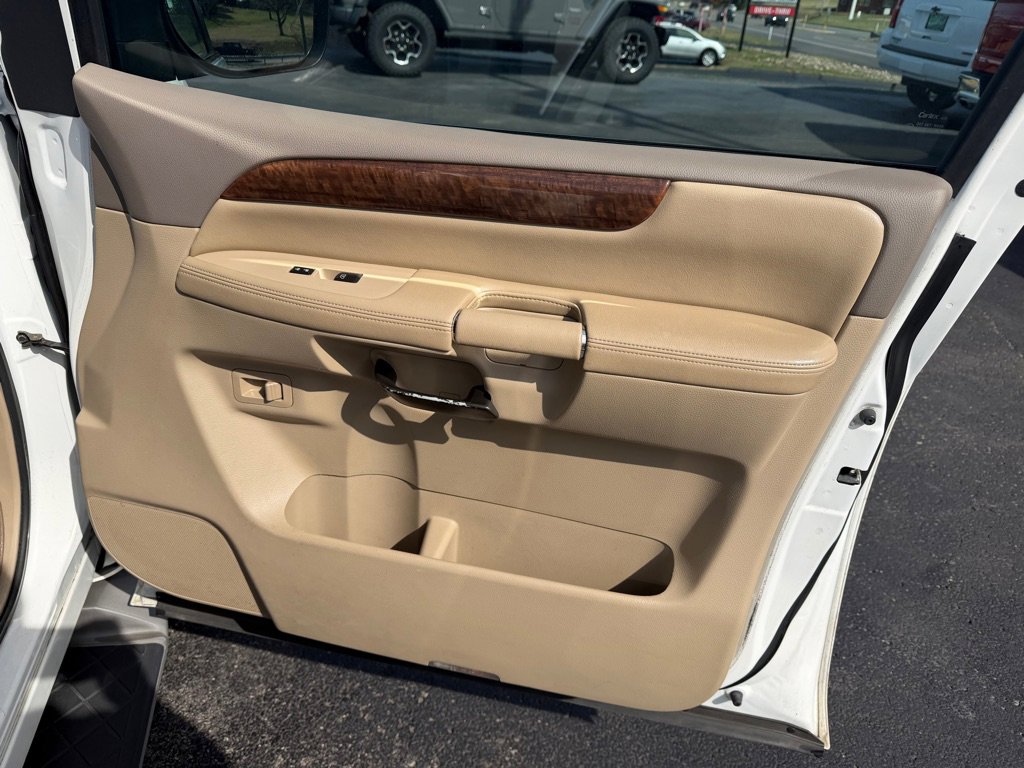 Used 2011 Nissan Armada Platinum w/ 2nd Row Captain Seat Pkg image 26