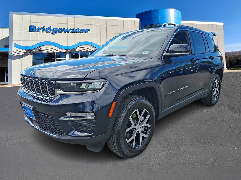 Used 2024 Jeep Grand Cherokee Limited AWD/4WD image 3