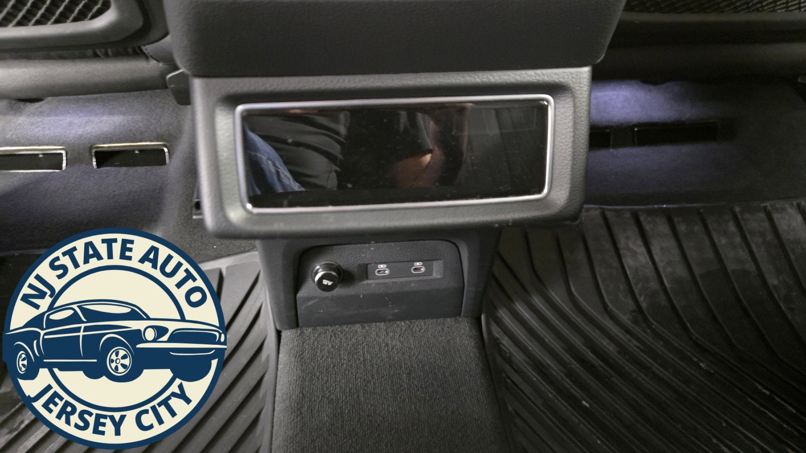 Used 2024 Audi Q8 e-tron Premium Plus image 30