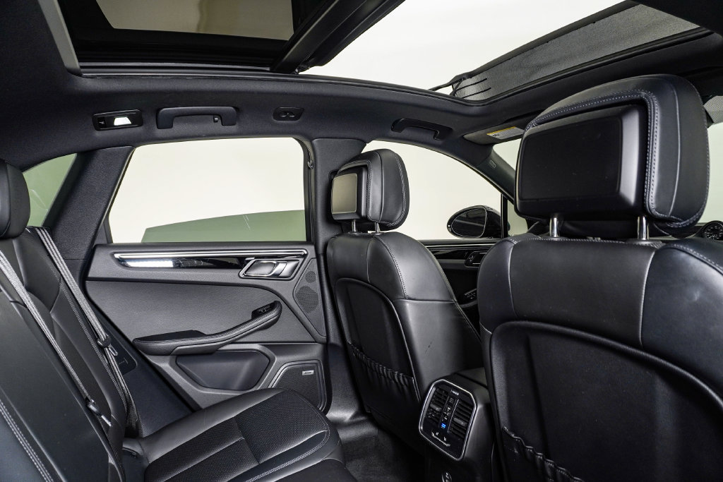 Certified 2022 Porsche Macan S AWD/4WD image 16
