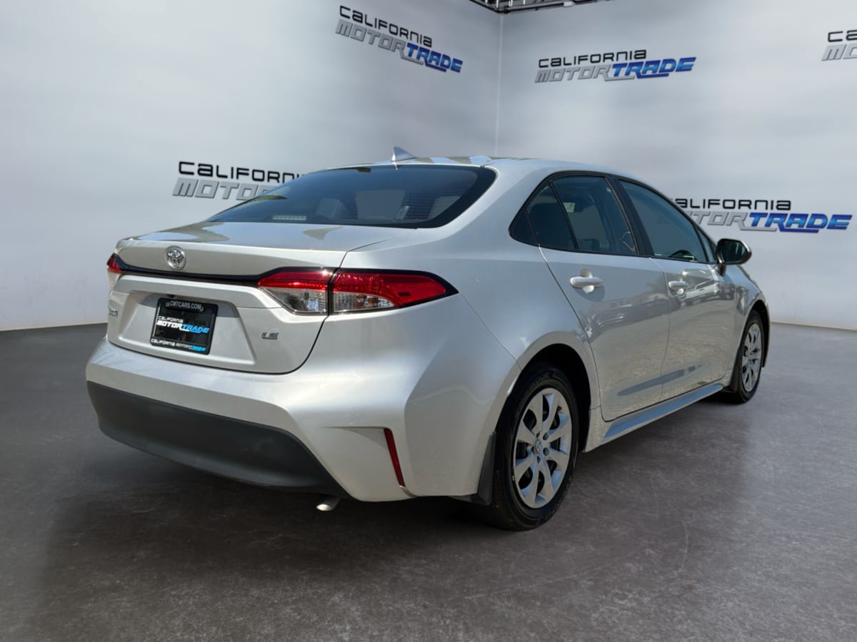 Used 2025 Toyota Corolla LE FWD image 5
