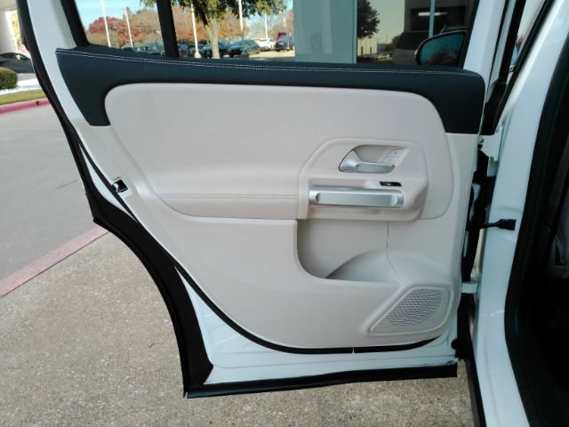 Used 2022 Mercedes-Benz EQB 300 4MATIC image 16