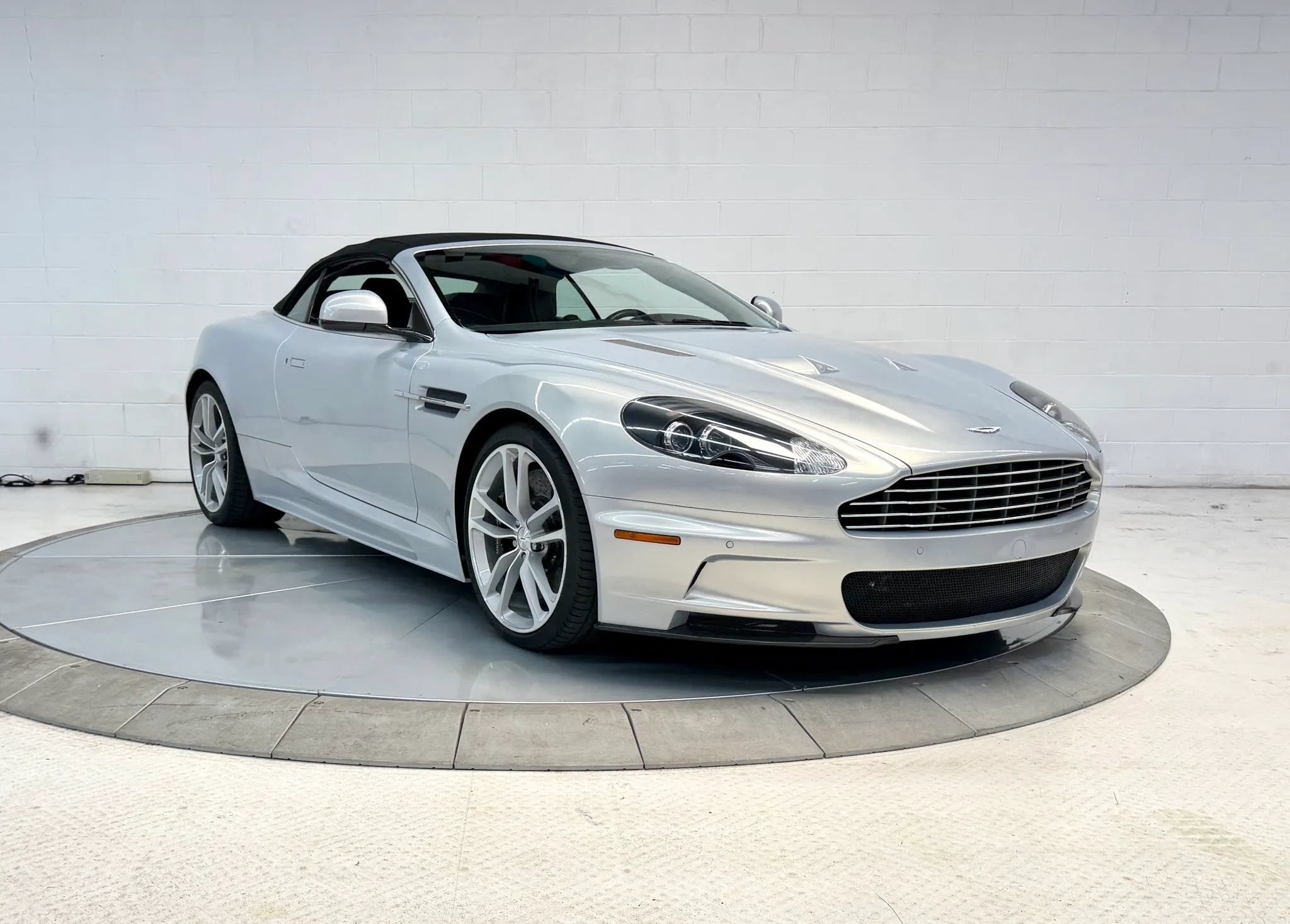 Used 2012 Aston Martin DBS Volante RWD image 13