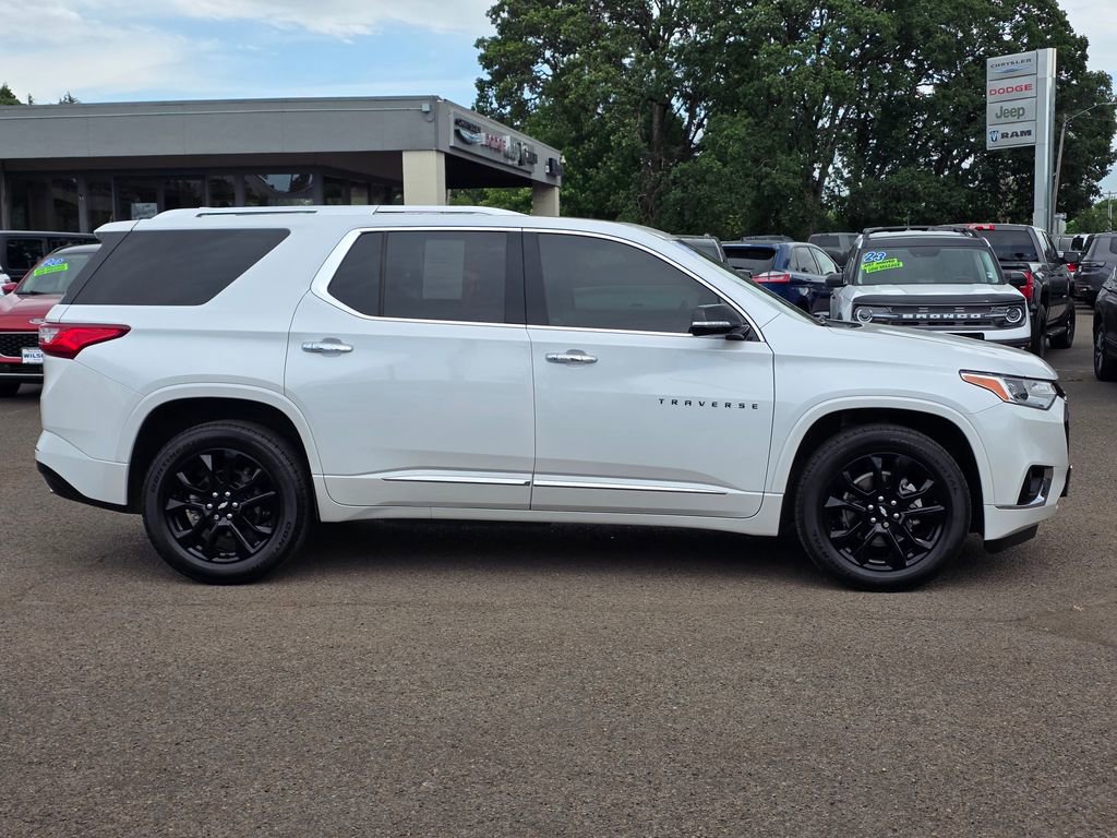 Used 2019 Chevrolet Traverse Premier w/ LPO, Blackout Package AWD/4WD image 8