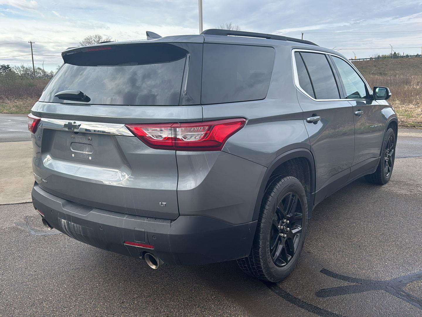 Used 2020 Chevrolet Traverse LT w/ LPO, Black Accent Package image 6