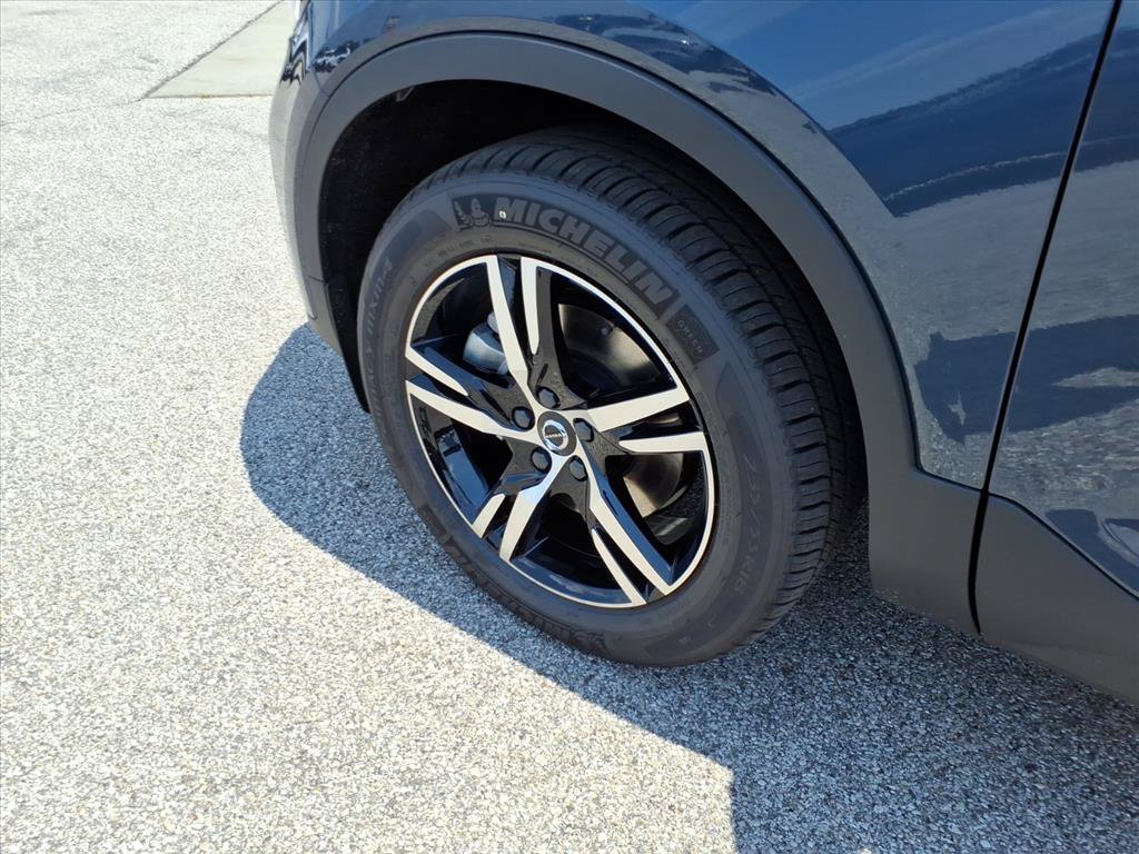 New 2026 Volvo XC40 B4 Core w/ Climate Package FWD image 9