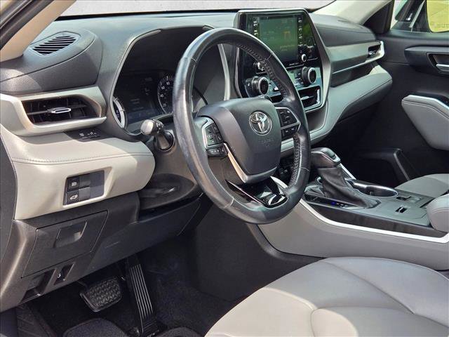 Used 2021 Toyota Highlander XLE FWD image 9