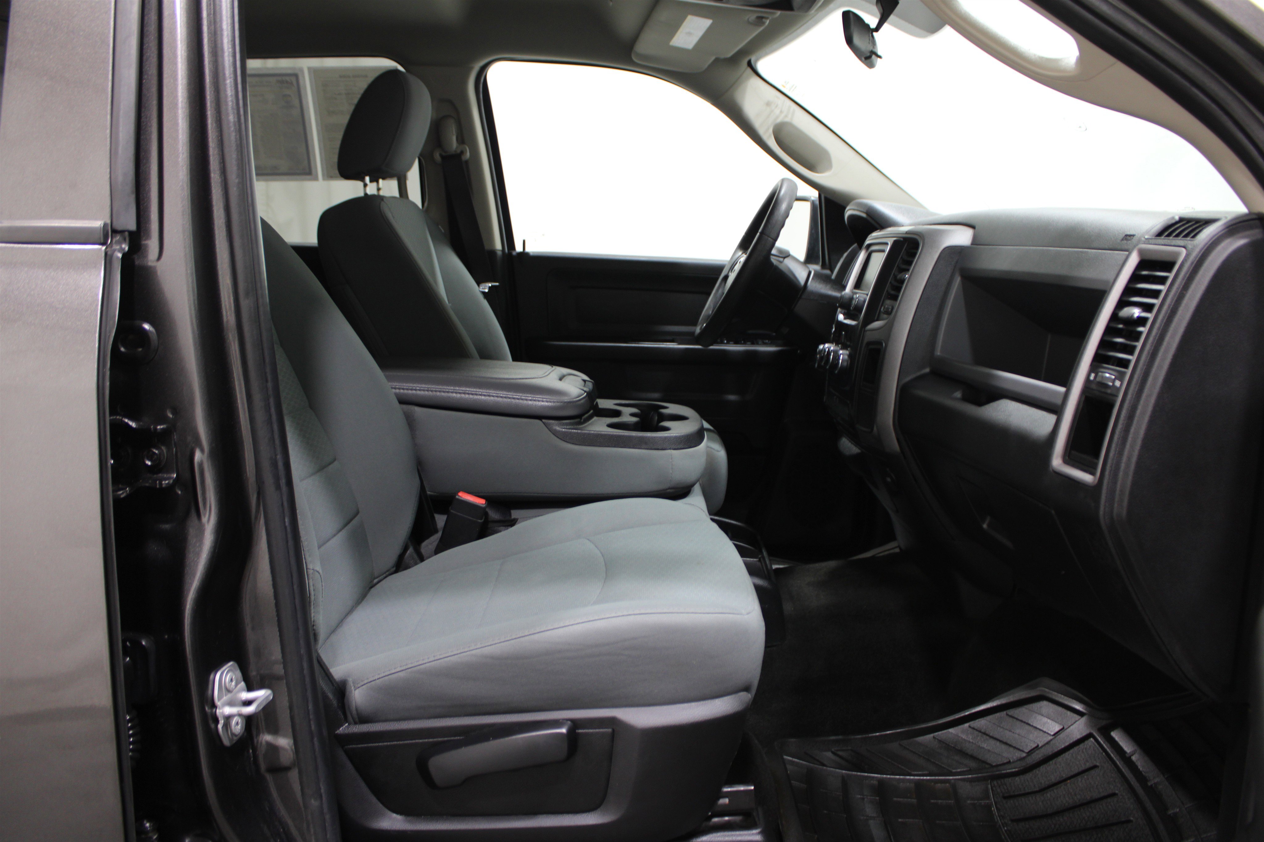 Used 2017 RAM 1500 Express w/ Express Value Package image 26