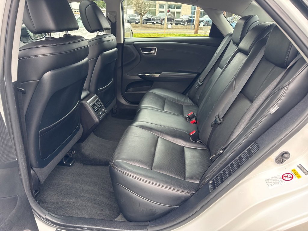Used 2016 Toyota Avalon Limited image 39