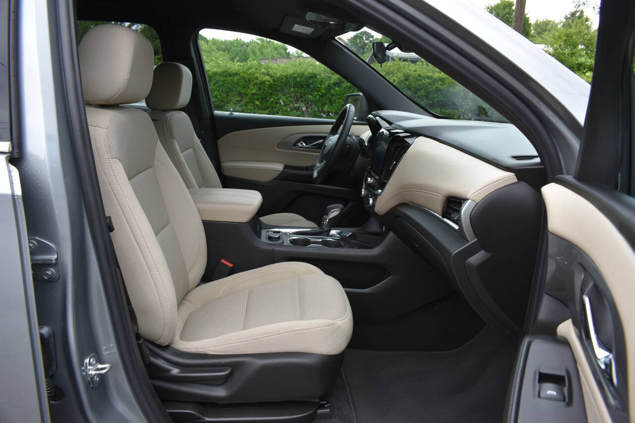 Used 2023 Chevrolet Traverse LT w/ LPO, Cargo Package AWD/4WD image 8