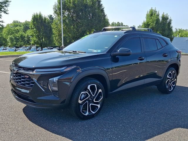 Certified 2025 Chevrolet Trax RS w/ Driver Confidence Package FWD image 3