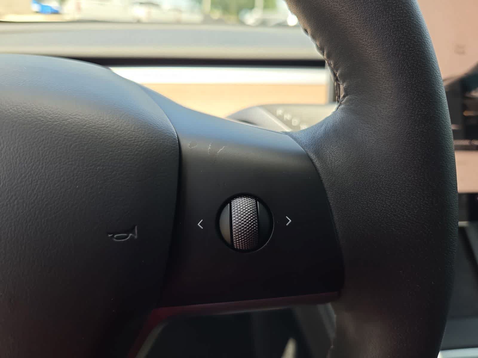 Used 2023 Tesla Model Y Performance AWD/4WD image 22