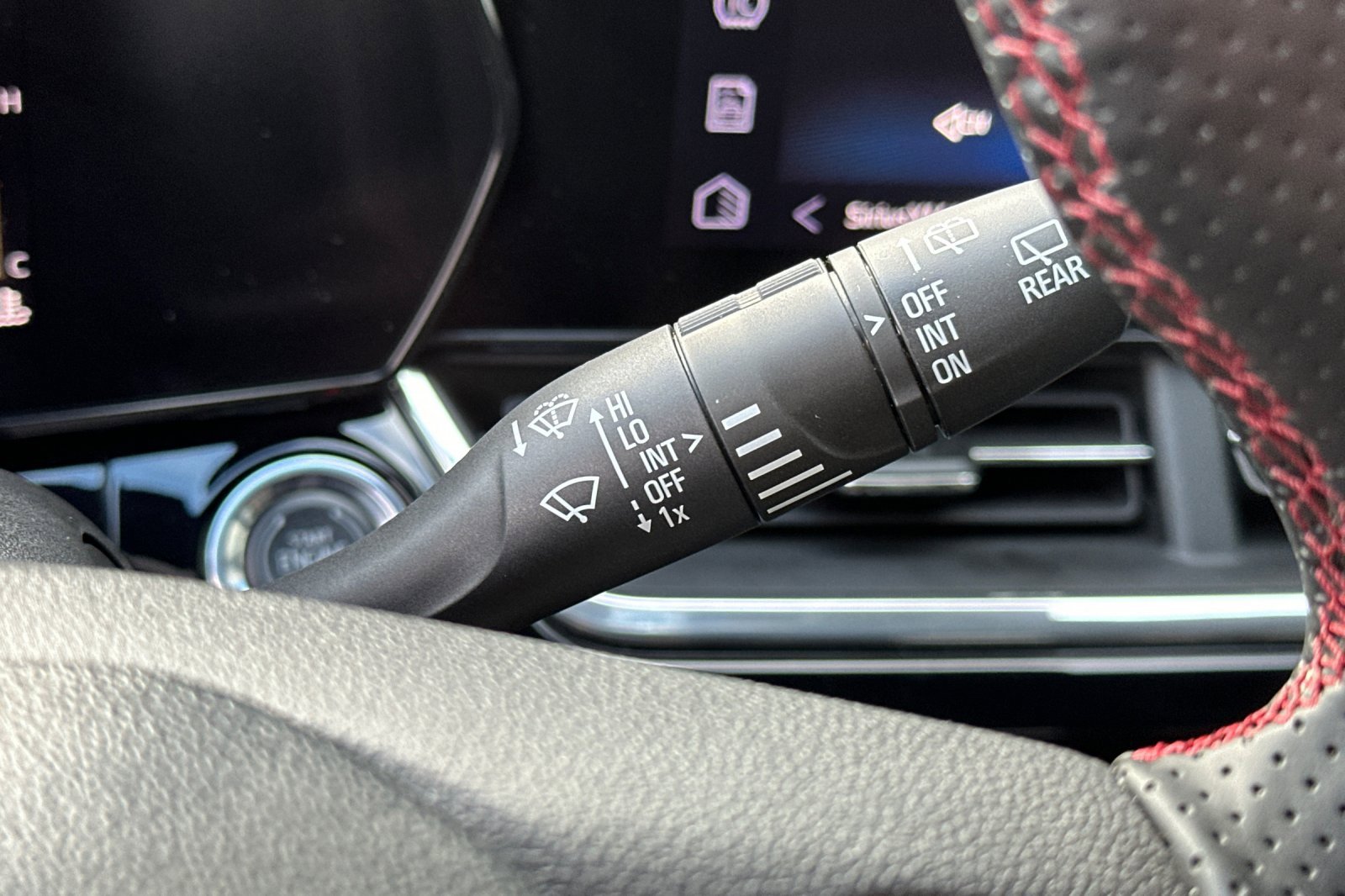 Used 2025 Chevrolet Trax RS w/ Driver Confidence Package image 39