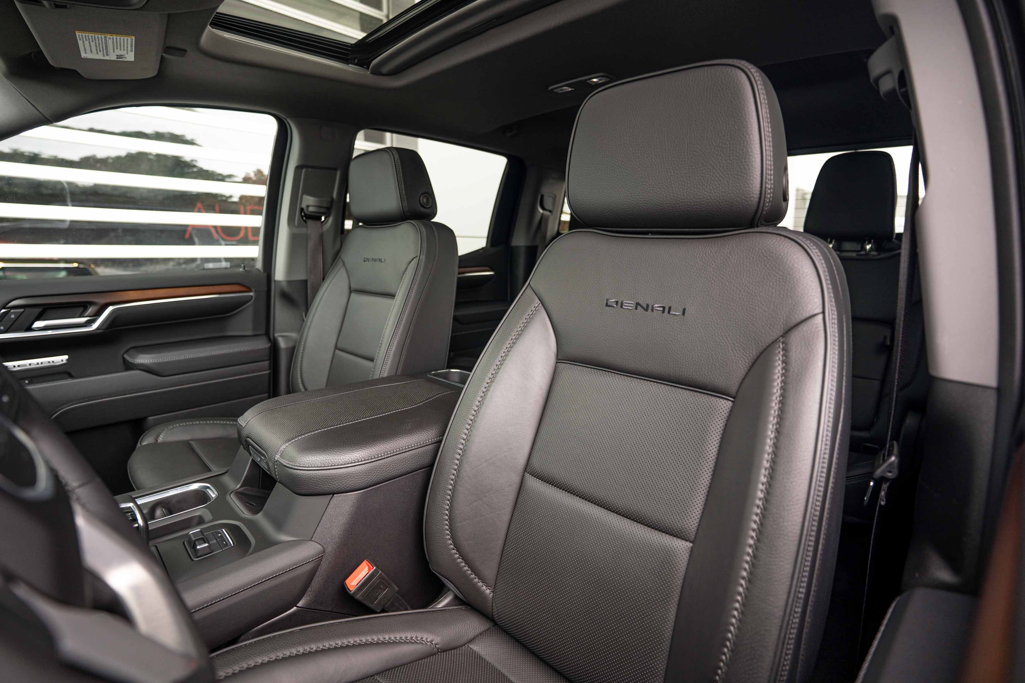 Used 2025 GMC Sierra 1500 Denali w/ Denali Reserve Package AWD/4WD image 6