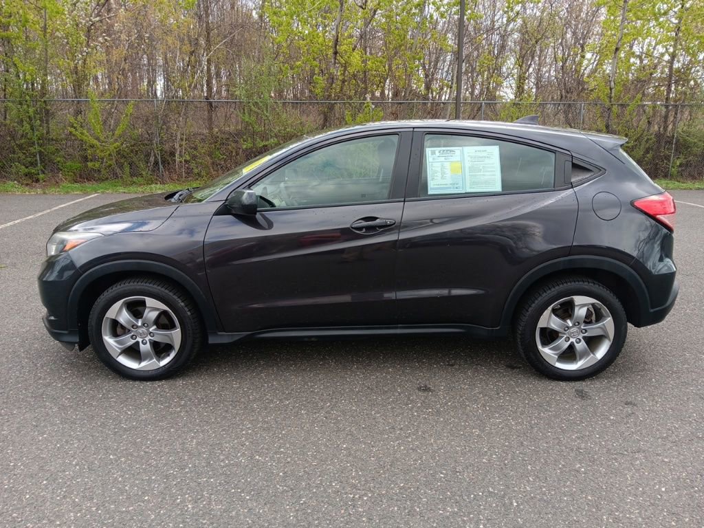 Used 2017 Honda HR-V LX image 2