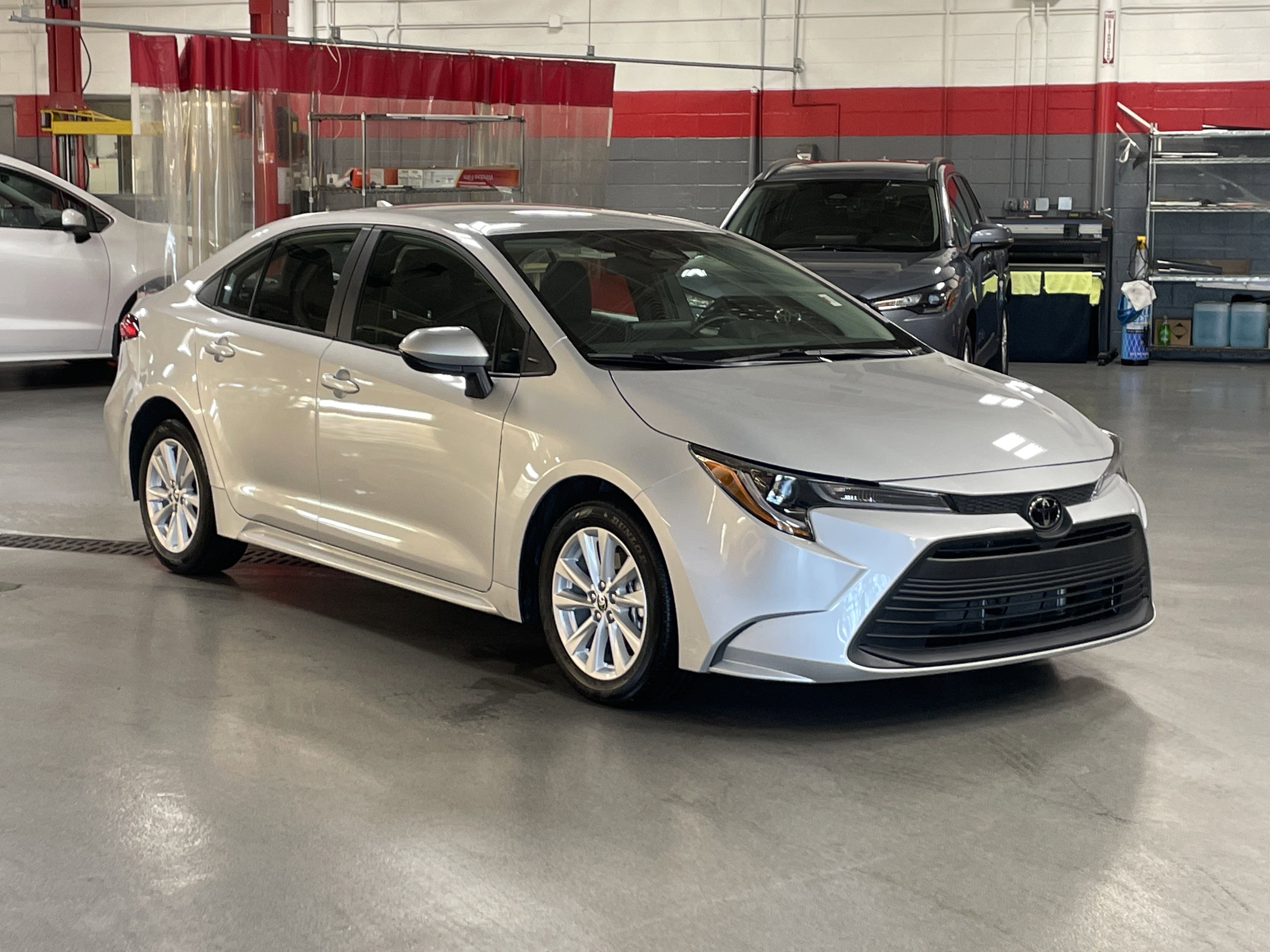 Used 2024 Toyota Corolla LE w/ LE Convenience Package image 2