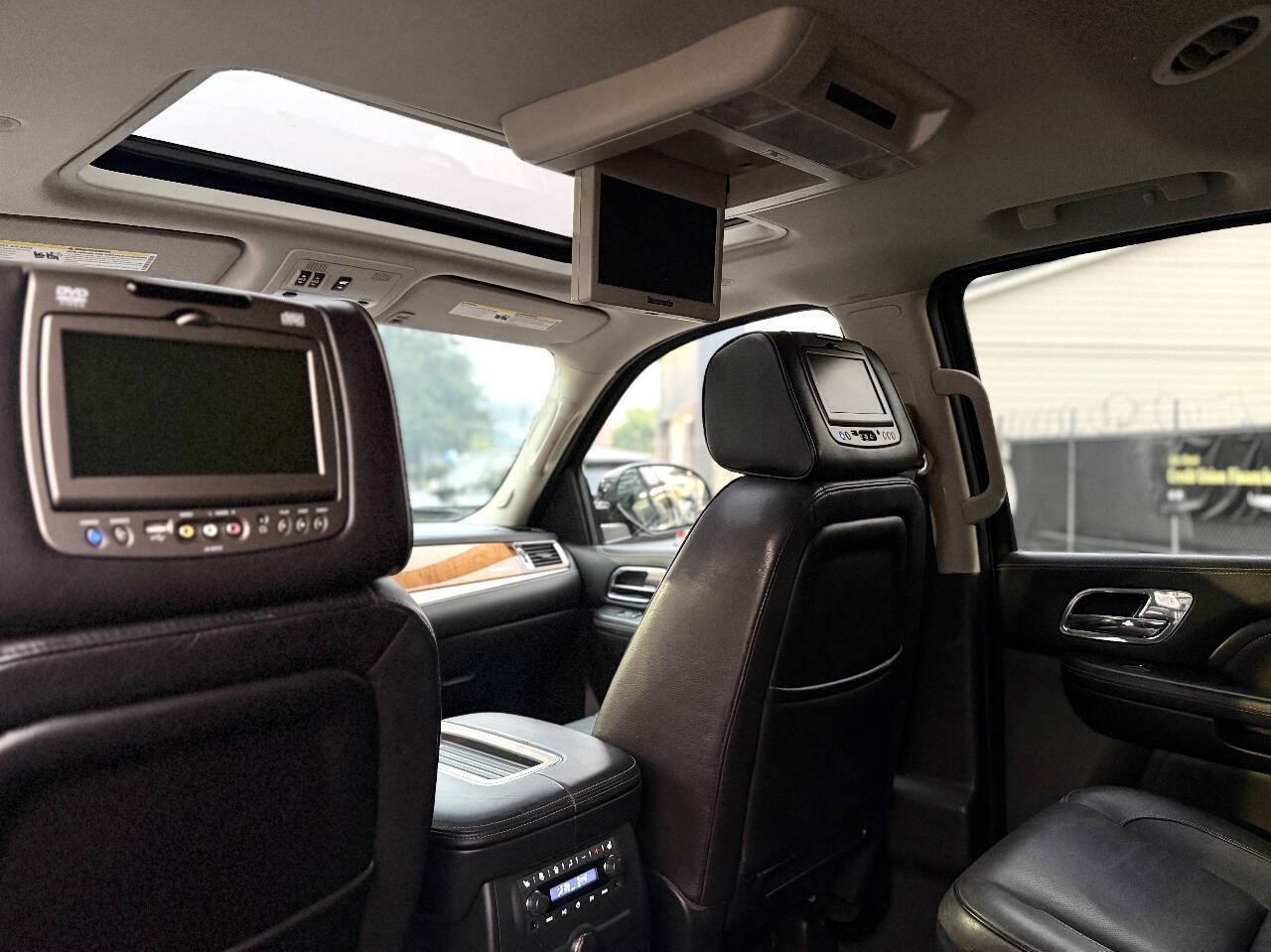 Used 2014 Cadillac Escalade Platinum AWD/4WD image 13