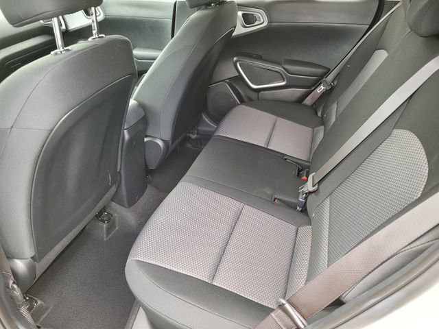 Used 2025 Kia Soul LX w/ LX Technology Package FWD image 17