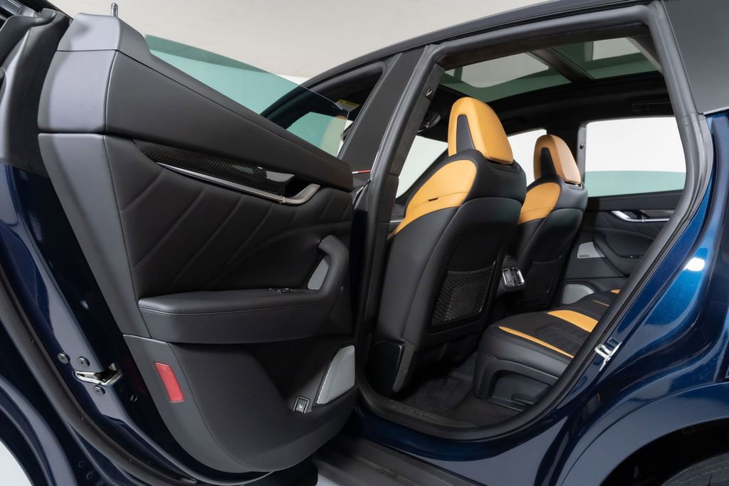 Used 2024 Maserati Levante Trofeo image 30