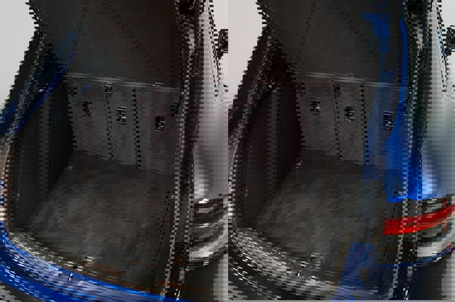 Used 2023 Porsche Macan image 32