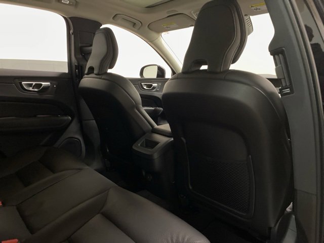 Used 2025 Volvo XC60 B5 Plus image 21