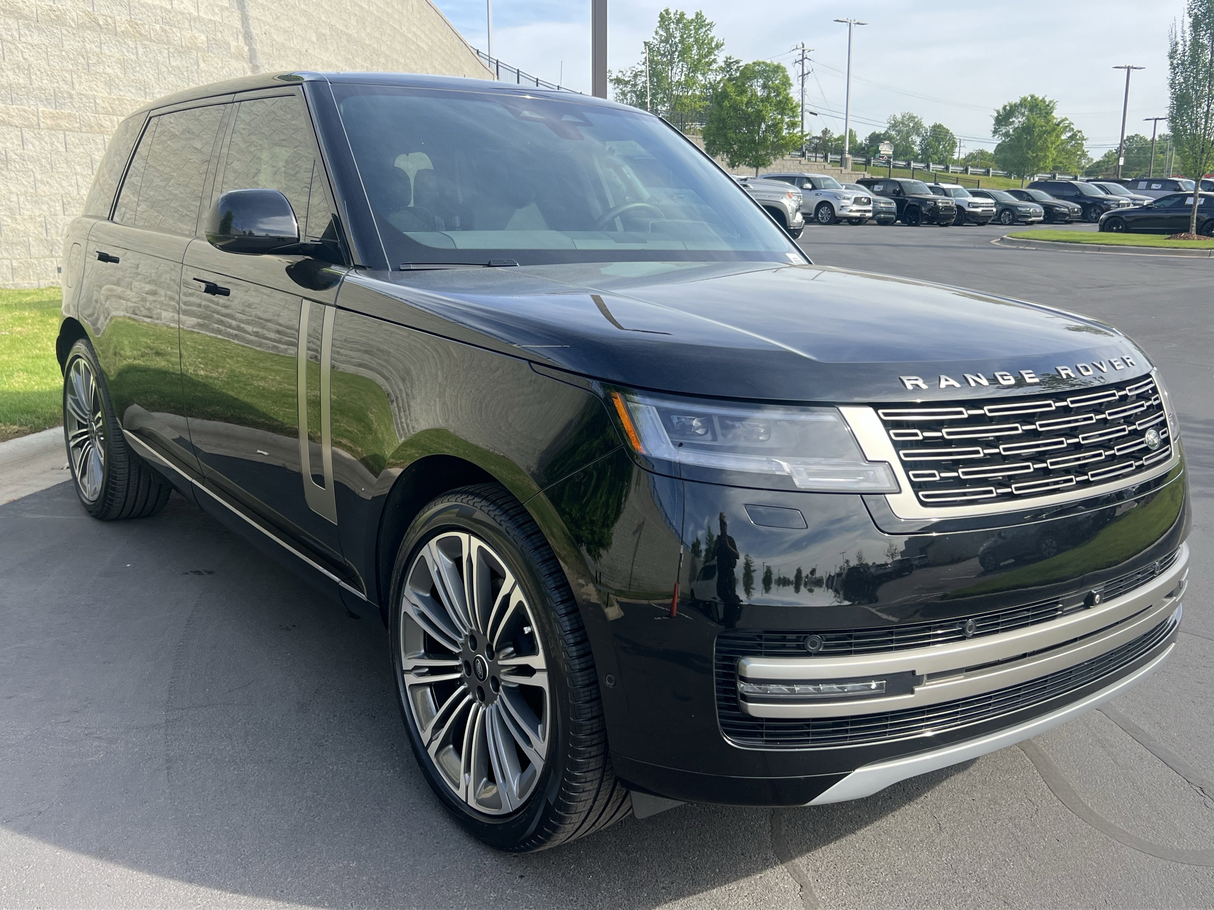 Certified 2024 Land Rover Range Rover Long Wheelbase SE image 9