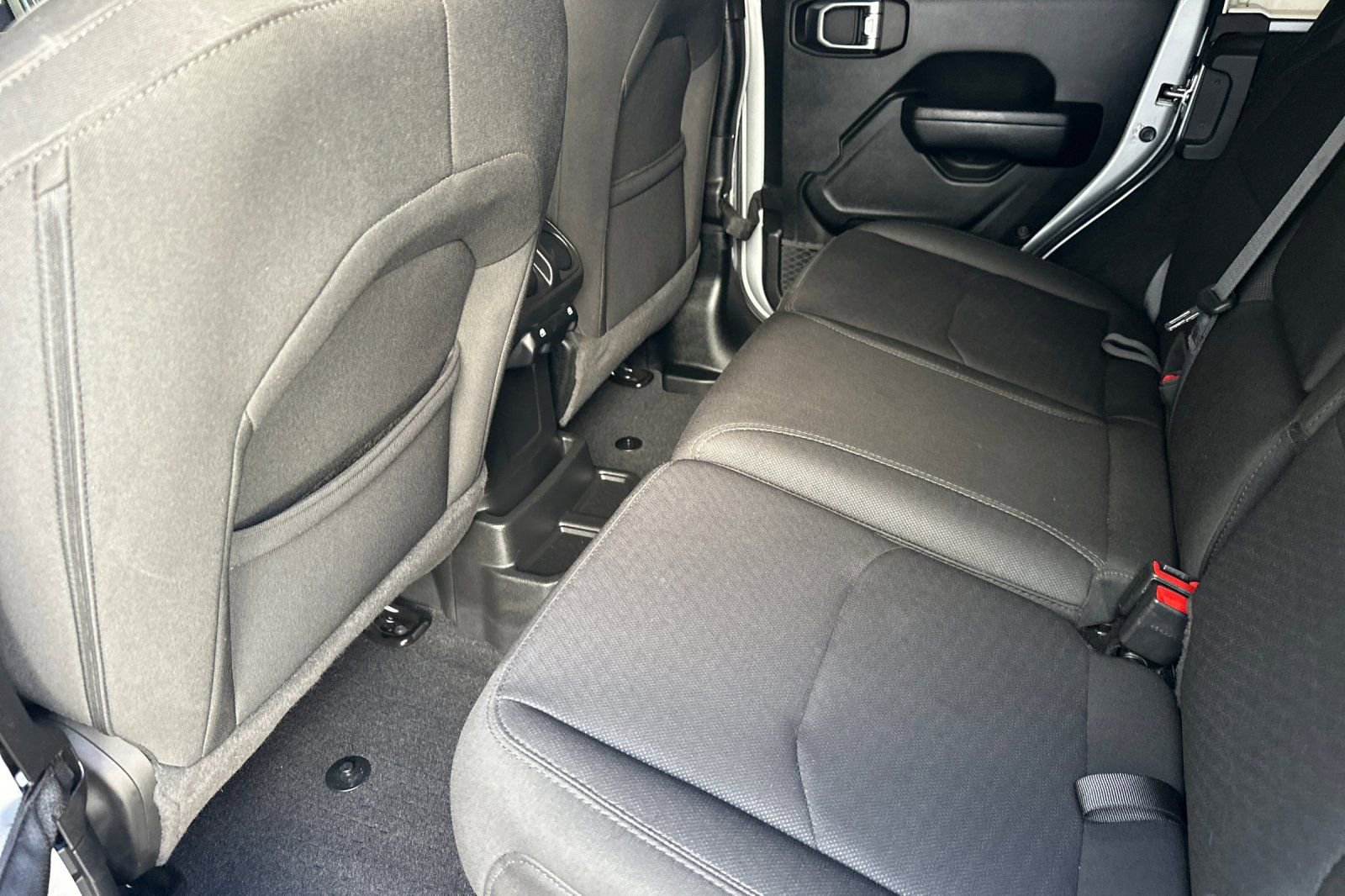 Used 2023 Jeep Wrangler Unlimited w/ Cold Weather Group image 14