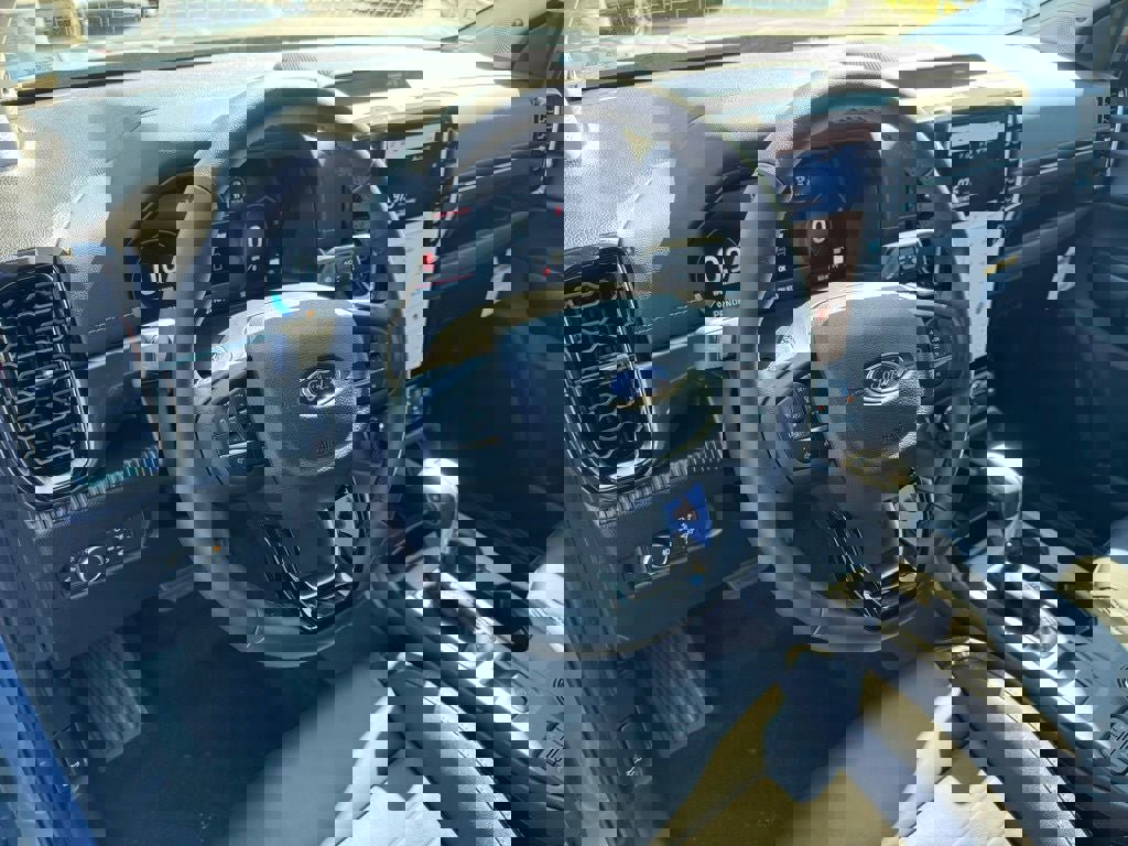 Used 2025 Ford Ranger Lariat w/ FX4 Off-Road Package image 19