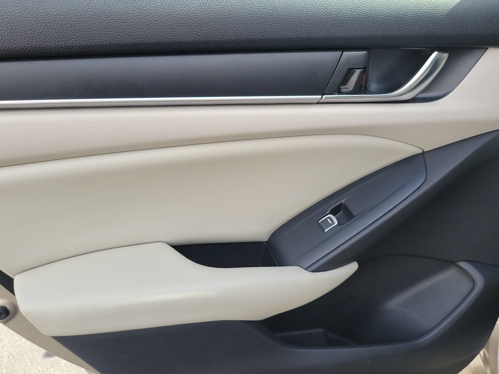 Used 2018 Honda Accord LX image 15