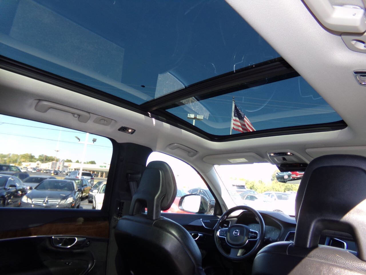 Used 2016 Volvo XC90 T6 Momentum w/ Momentum Plus Package image 27