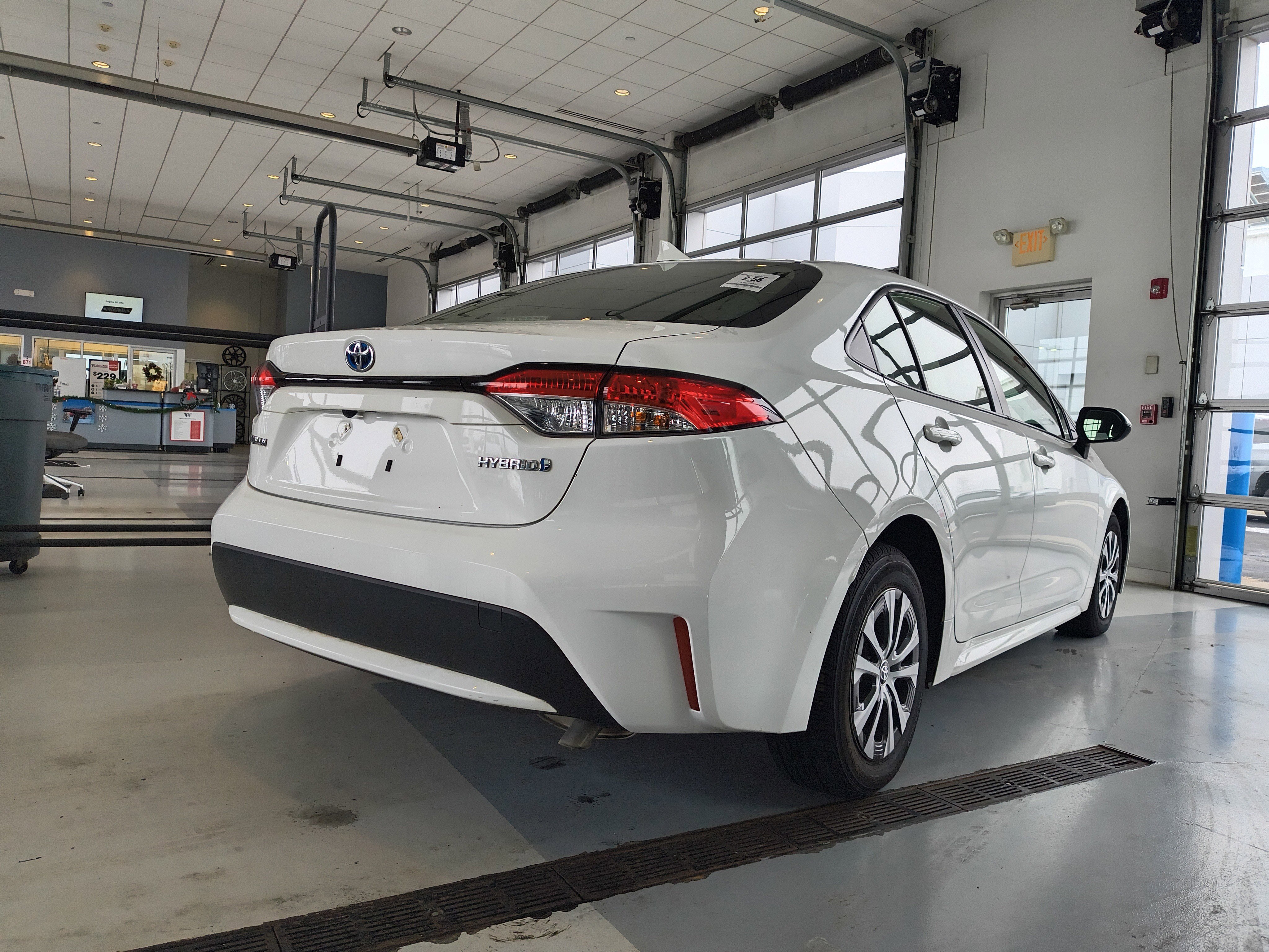 Used 2022 Toyota Corolla LE image 4