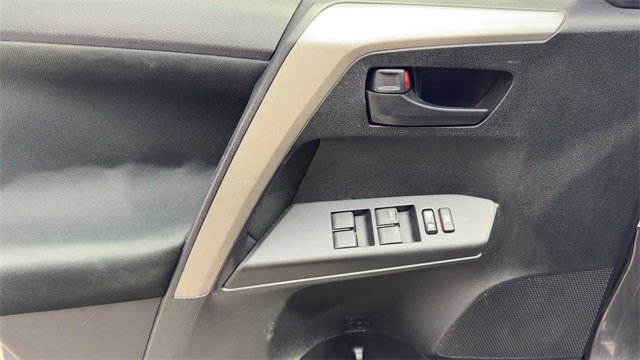 Used 2016 Toyota RAV4 LE image 18