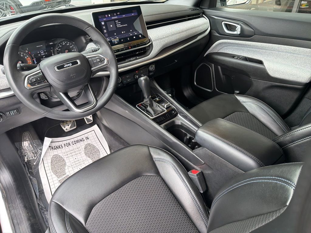 Used 2023 Jeep Compass Latitude image 16