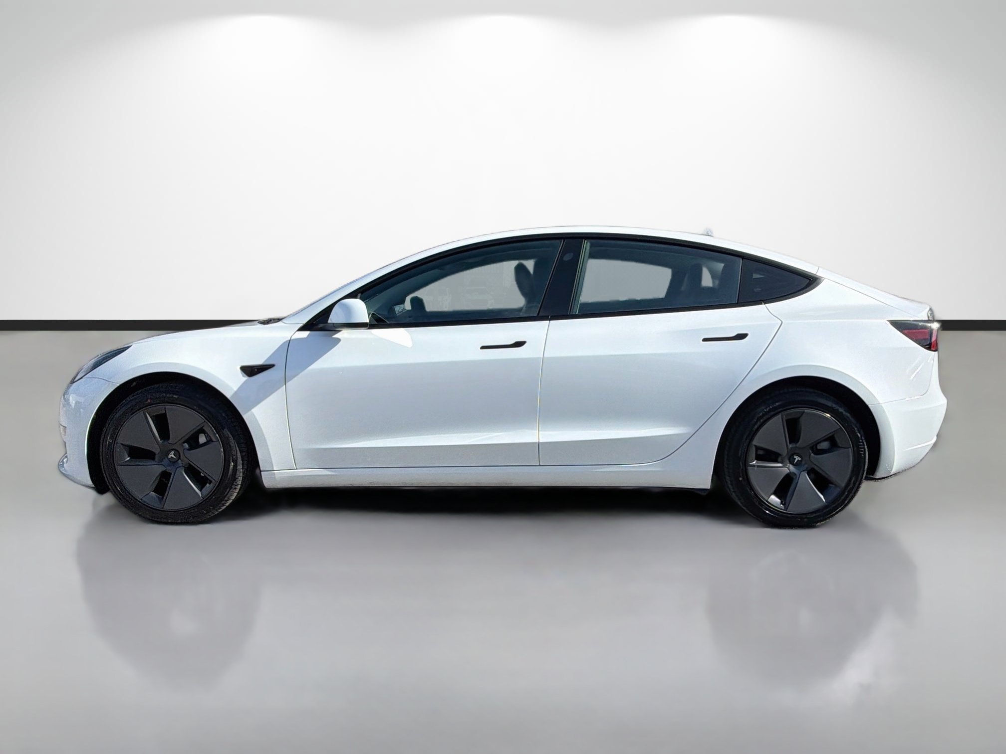 Used 2023 Tesla Model 3 Standard Range RWD image 2