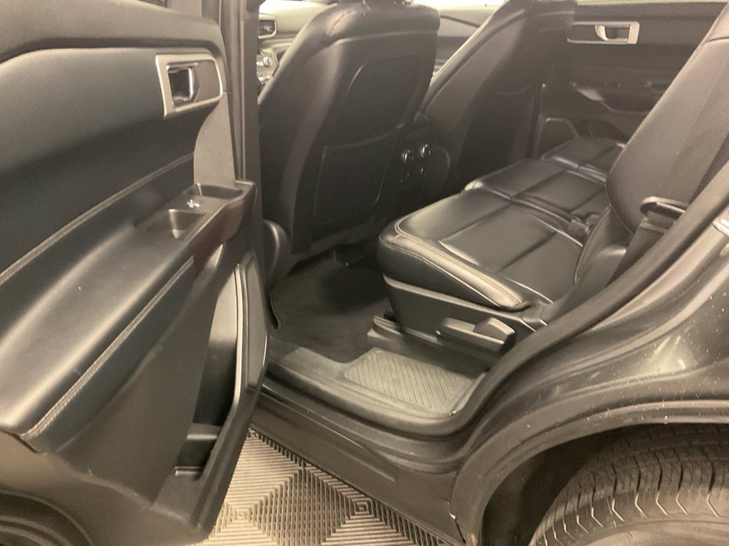 Used 2020 Ford Explorer XLT w/ Equipment Group 202A AWD/4WD image 29
