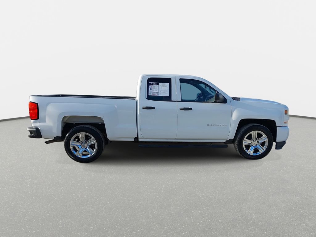 Used 2017 Chevrolet Silverado 1500 Custom w/ Custom Convenience Package image 4