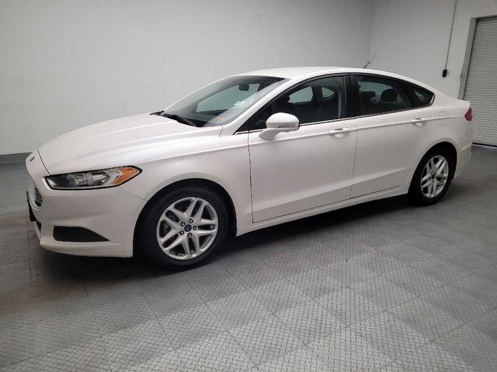 Used 2016 Ford Fusion SE FWD image 2