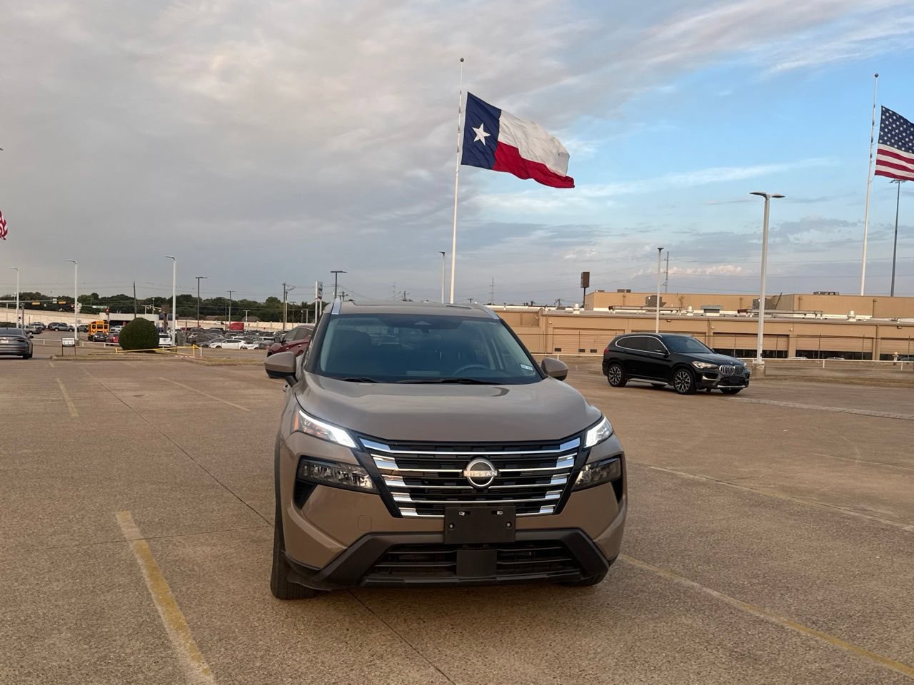 Certified 2024 Nissan Rogue SV w/ SV Premium Package AWD/4WD image 4