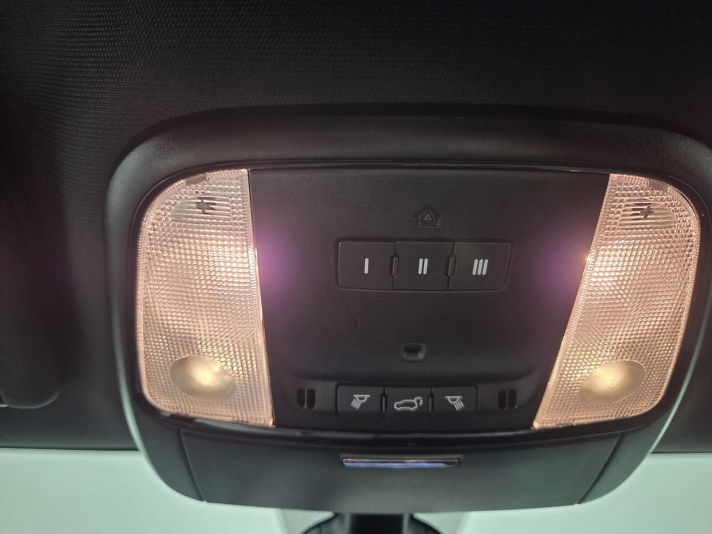 Used 2025 Dodge Durango GT w/ Blacktop Package AWD/4WD image 13